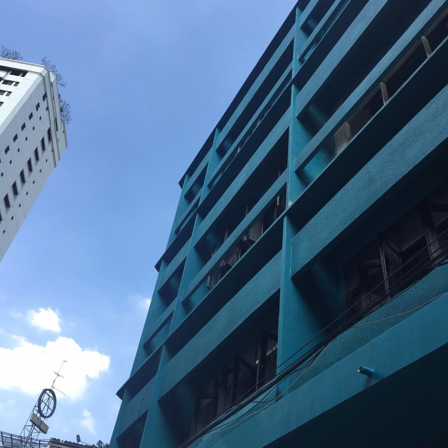 Bunny Burrow Hostel Bangkok Extérieur photo