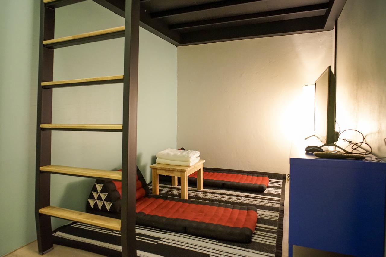 Bunny Burrow Hostel Bangkok Extérieur photo